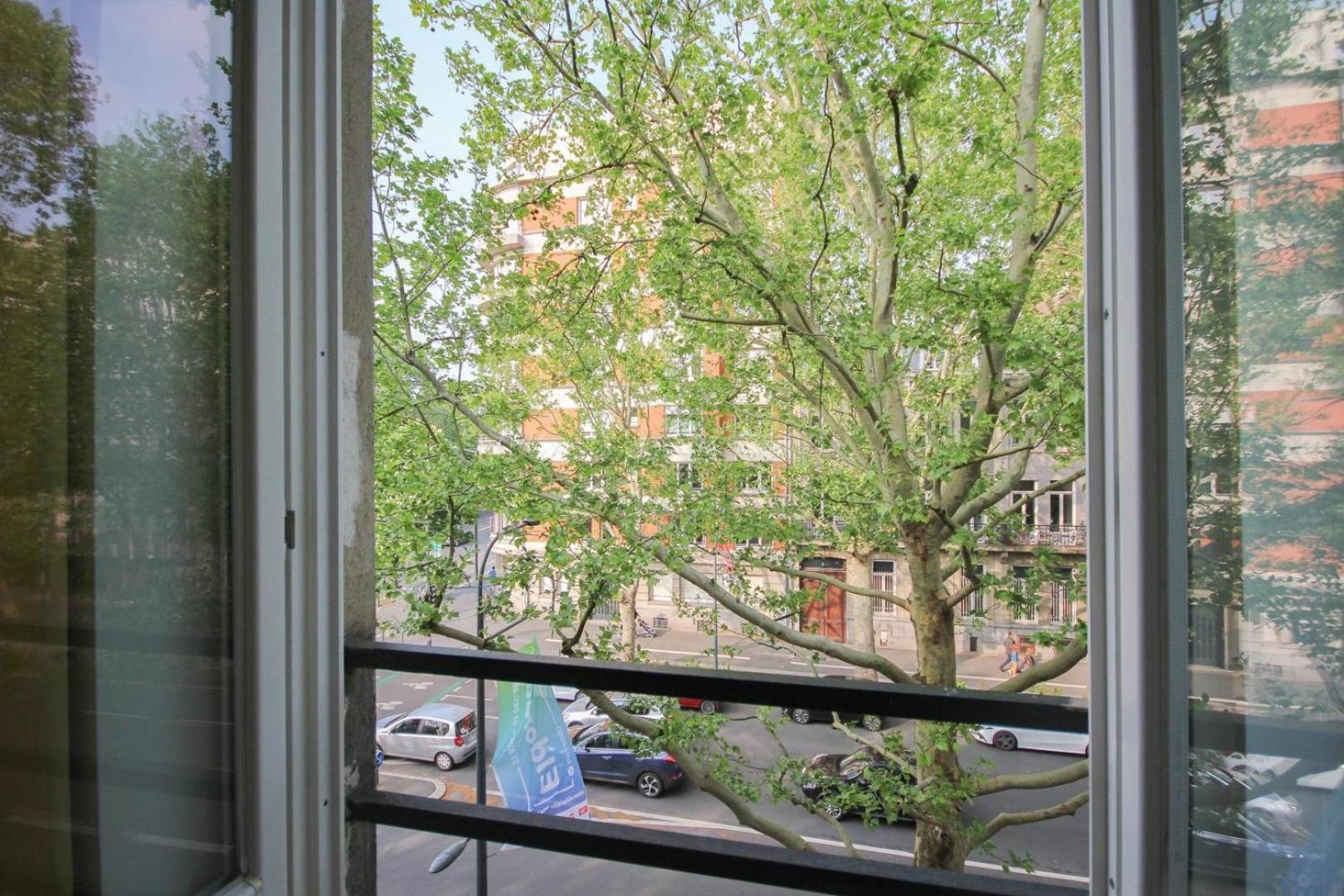 2-Bedroom Flat + Private Car Park. Лилль Экстерьер фото